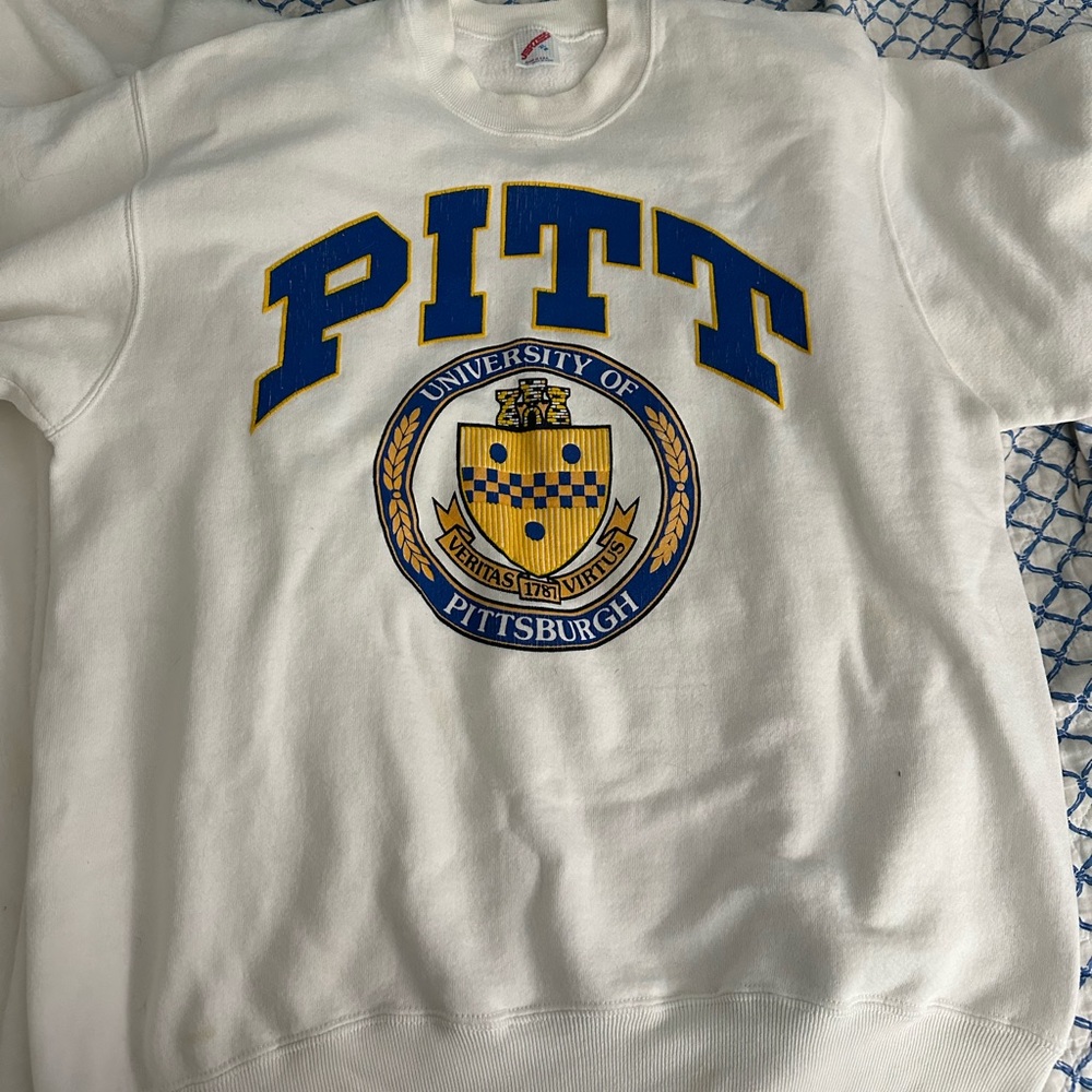 Vintage Pitt crewneck size XL but fits smaller
